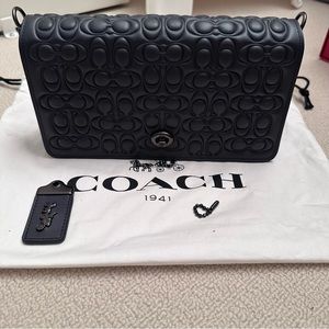 🆕new coach dinky navy embossed crossbody / clutch